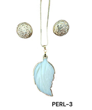 Aretes y collar pluma